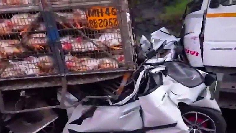 Accident on Pune Mumbai Expressway 6 vehicles collided in which 3 people died on spot and 6 people were injured