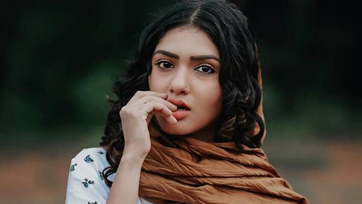 malayalam actress gayathri suresh apologize on her viral accident video malayalam actress gayathri suresh apologize on her viral accident video