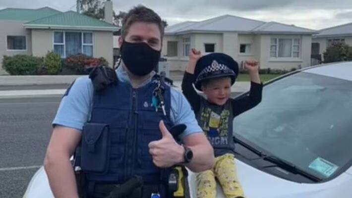 four year old called emergency service and invite them to his house four year old called emergency service and invite them to his house