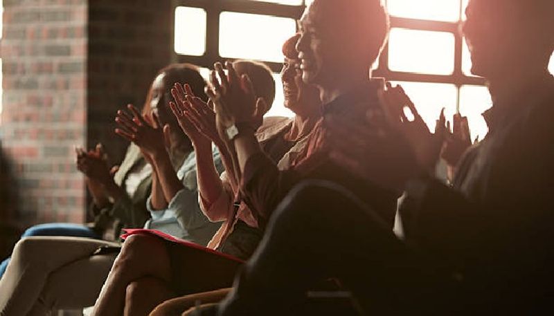 Clap for at least 30 minutes, get rid of many complex physical problems bpsb