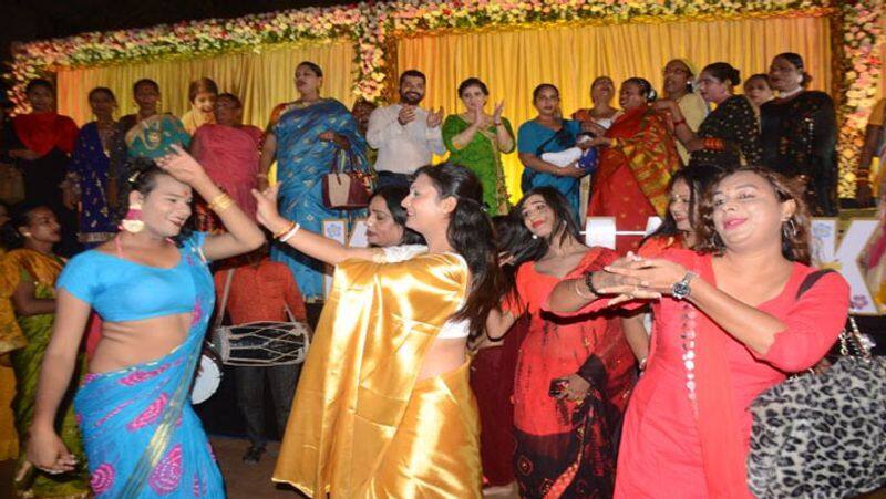 Madhya Pradesh Bhopal family organized a program in honor of kinnar samaj after birth of their child