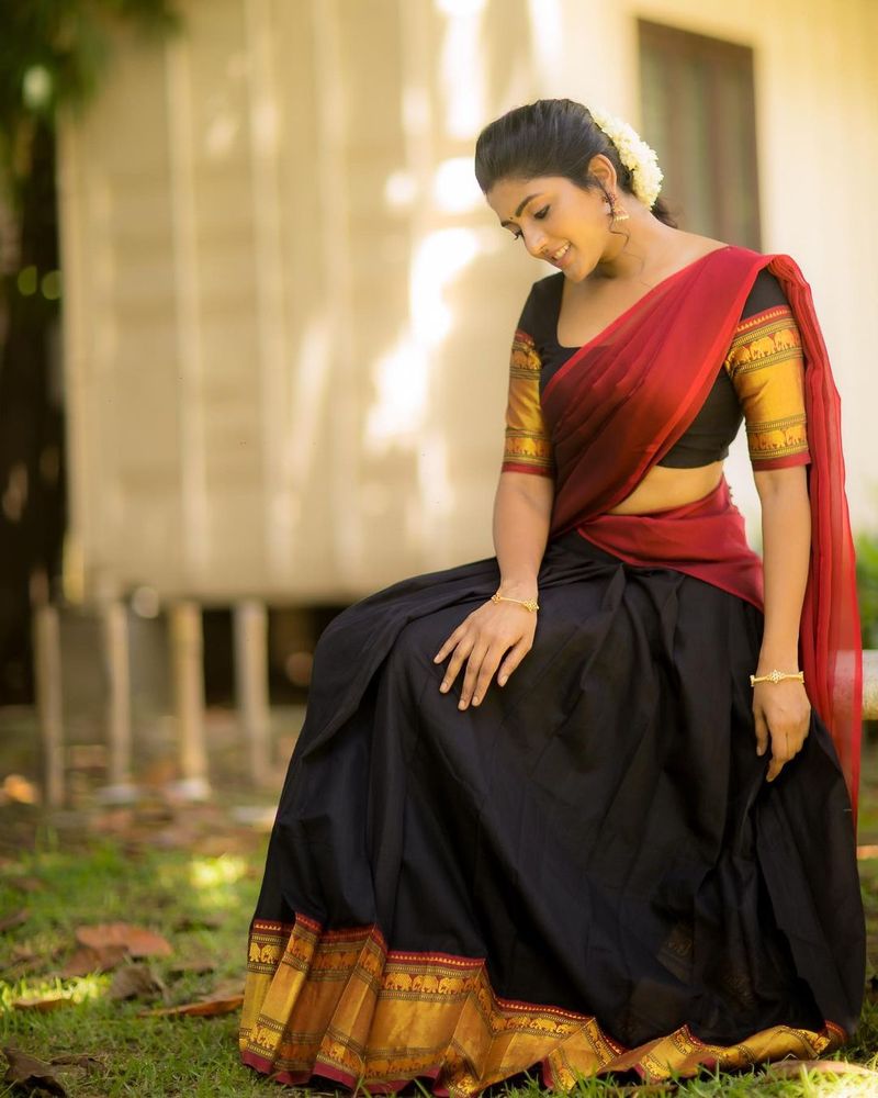 eesha rebba killing poses in half saree photos rise temperature in internet