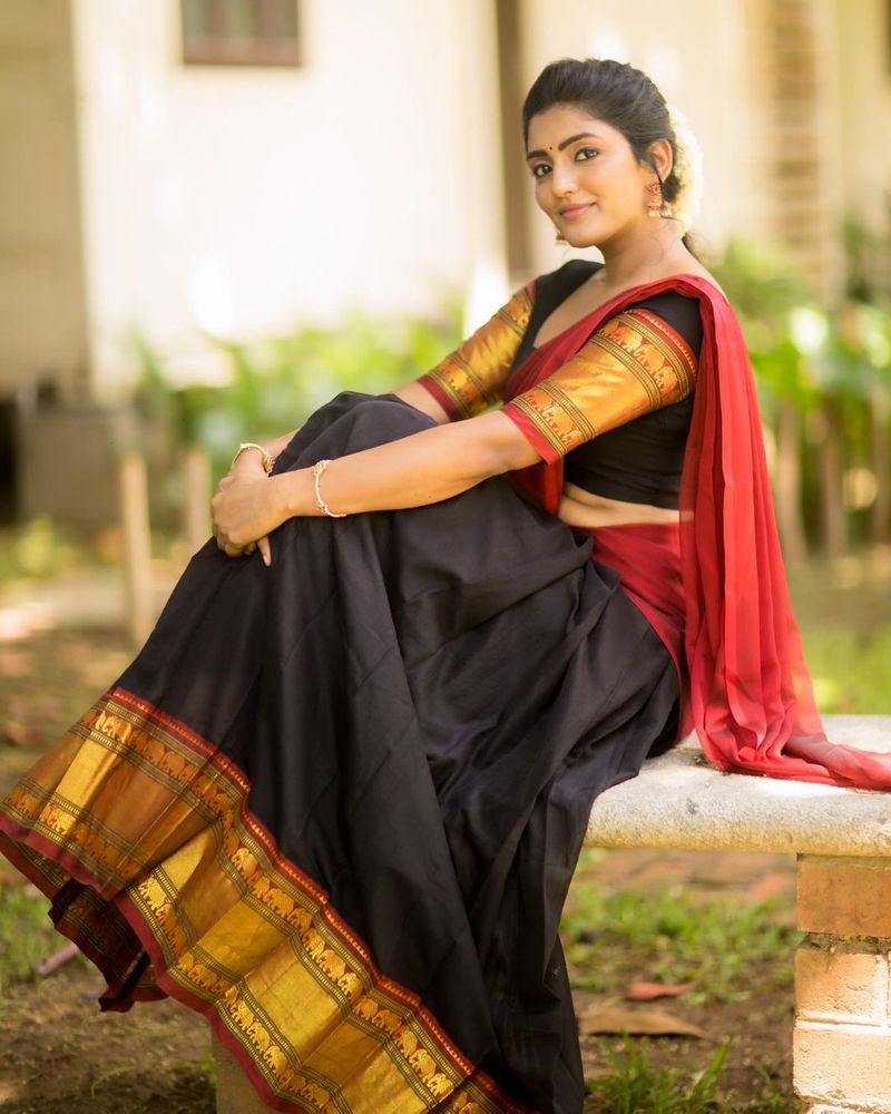eesha rebba killing poses in half saree photos rise temperature in internet