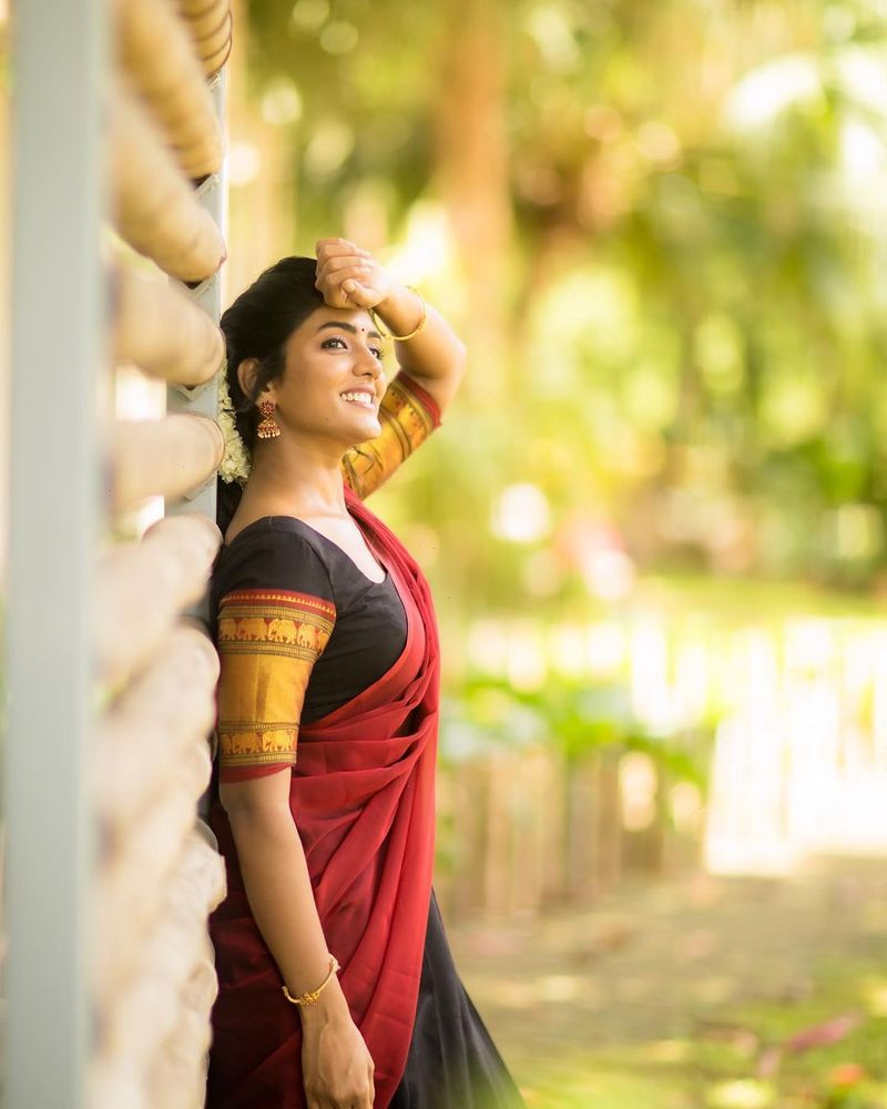 eesha rebba killing poses in half saree photos rise temperature in internet