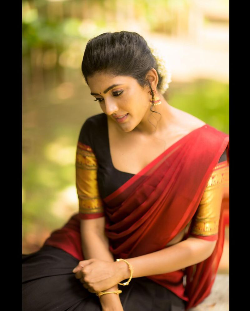 eesha rebba killing poses in half saree photos rise temperature in internet