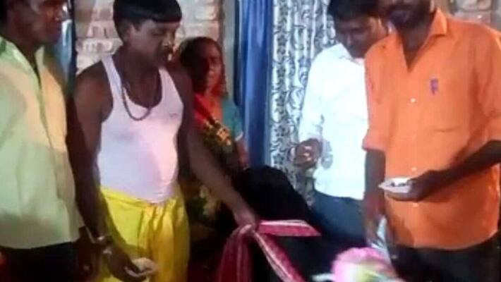 Uttar pradesh, a family celebrates 9th birthday of goat in Raebareli Uttar pradesh, a family celebrates 9th birthday of goat in Raebareli
