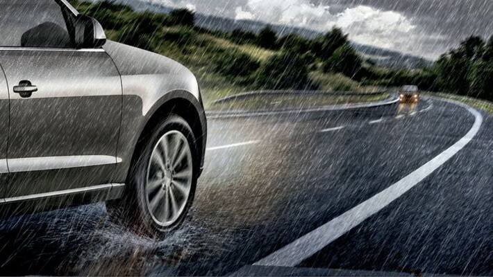 How drive two wheelers and four wheelers in wet road tips How drive two wheelers and four wheelers in wet road tips