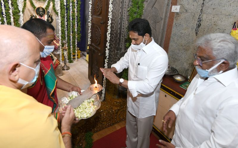 AP CM YS Jaganmohan Reddy At Vijayawada Ganapathi Sachidananda Ashram