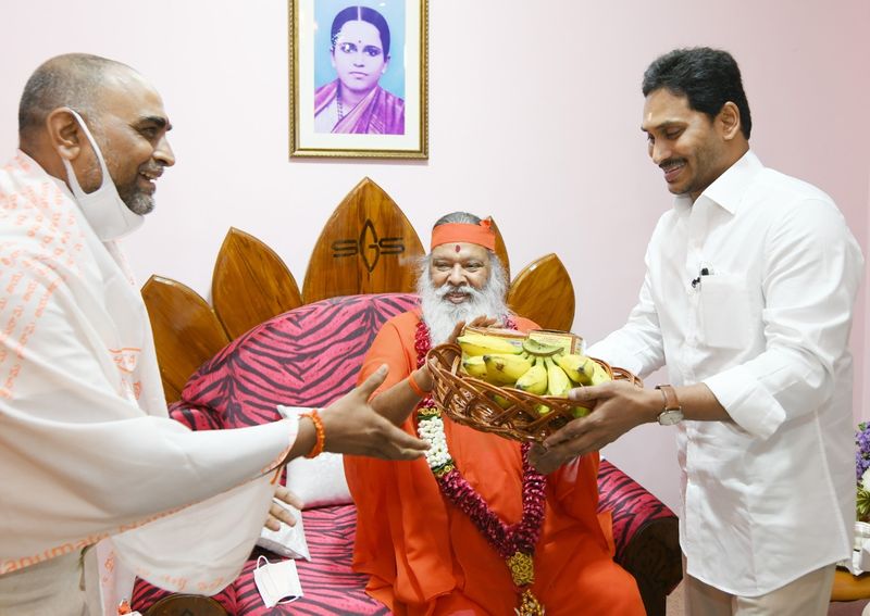 AP CM YS Jaganmohan Reddy At Vijayawada Ganapathi Sachidananda Ashram