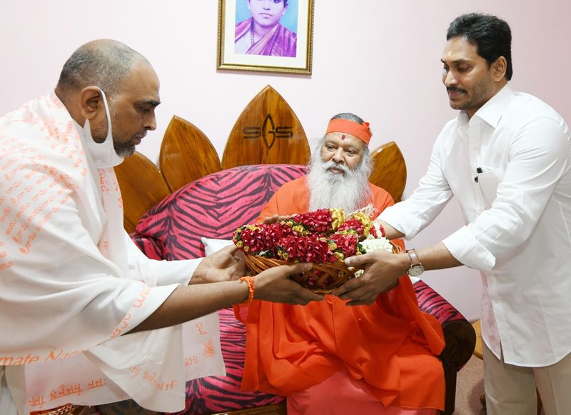 AP CM YS Jaganmohan Reddy At Vijayawada Ganapathi Sachidananda Ashram