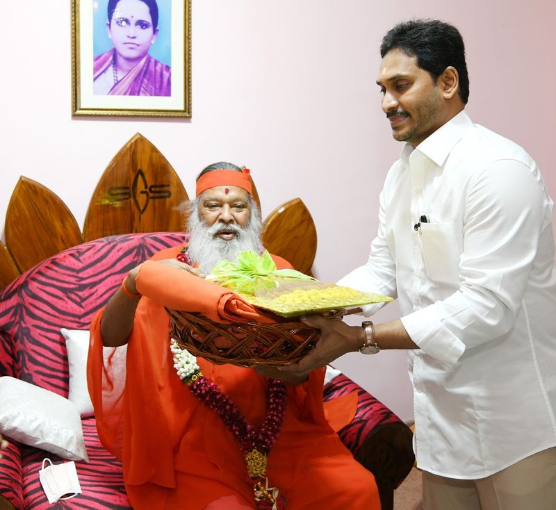 AP CM YS Jaganmohan Reddy At Vijayawada Ganapathi Sachidananda Ashram