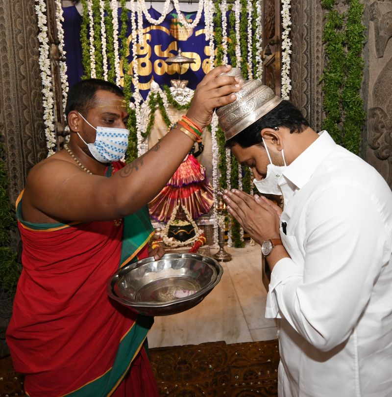 AP CM YS Jaganmohan Reddy At Vijayawada Ganapathi Sachidananda Ashram