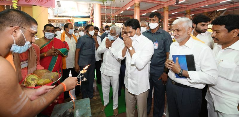 AP CM YS Jaganmohan Reddy At Vijayawada Ganapathi Sachidananda Ashram