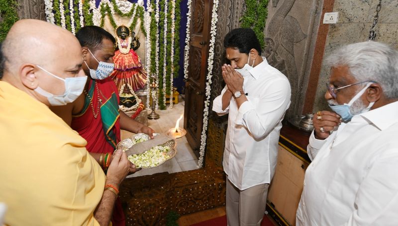 AP CM YS Jaganmohan Reddy At Vijayawada Ganapathi Sachidananda Ashram