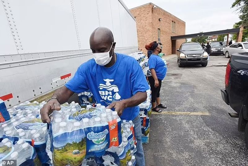 Authorities warn against drinking contaminated water people straggling for water in America