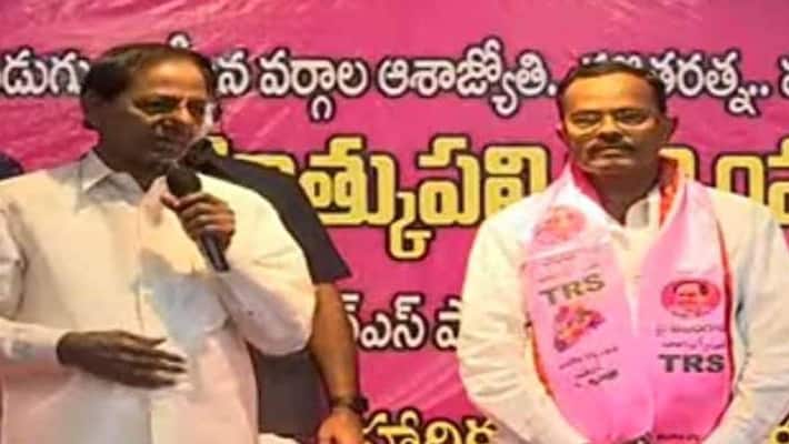 Mothkupally Narsimhulu joins in TRS at Telangana Bhavan Mothkupally Narsimhulu joins in TRS at Telangana Bhavan