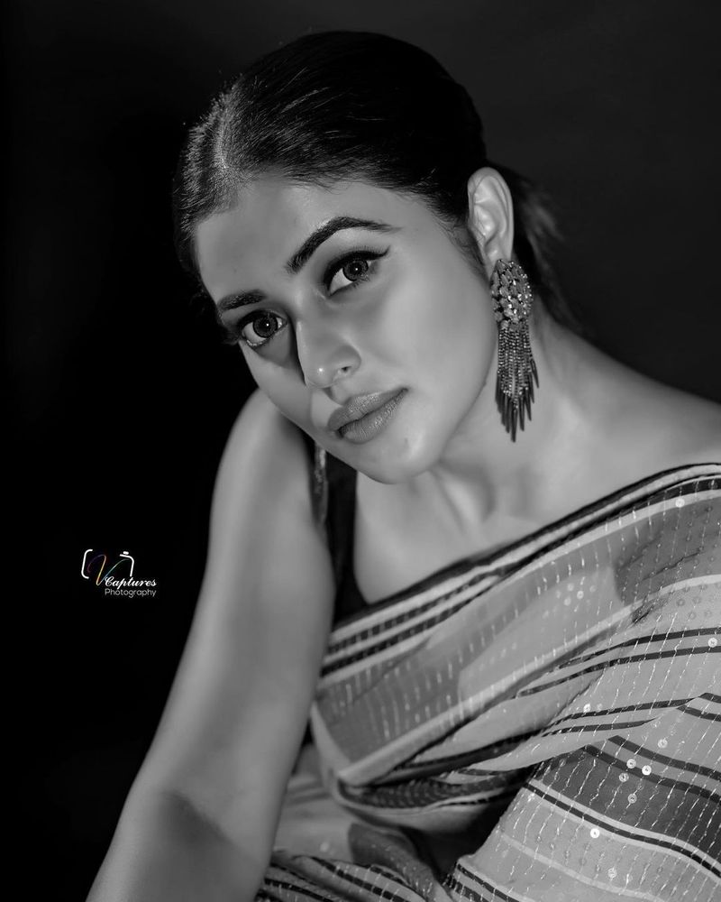 dhee judge poorna blows mind in sleeveless jacket and designer saree