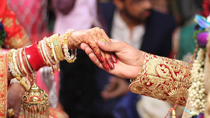 Indonesia Tidong Tribe couple is not allowed to go to the bathroom for 3 days after the wedding