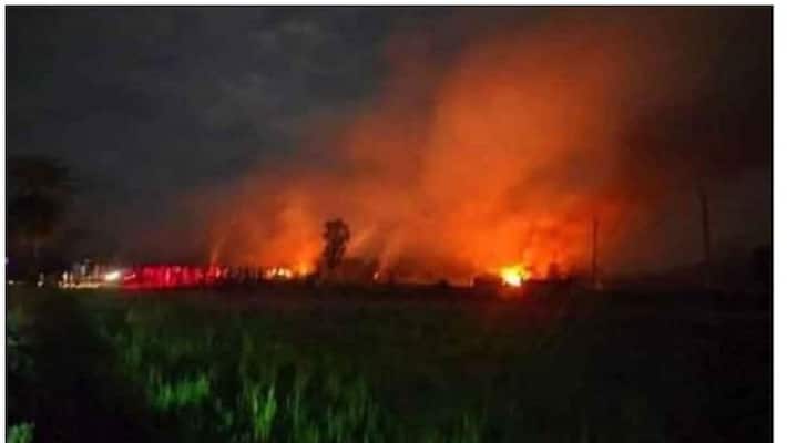 29 Hindu home in Bangladesh set on fire over an alleged blasphemous social media after durga Puja Violence ck 29 Hindu home in Bangladesh set on fire over an alleged blasphemous social media after durga Puja Violence ck
