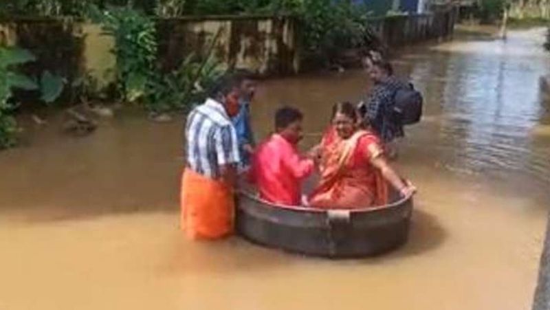 Kerala Floods, unique marriage where bride groom reached venue seating in a vessel
