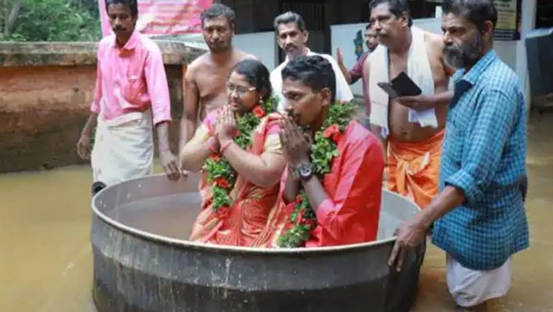 Kerala Floods, unique marriage where bride groom reached venue seating in a vessel