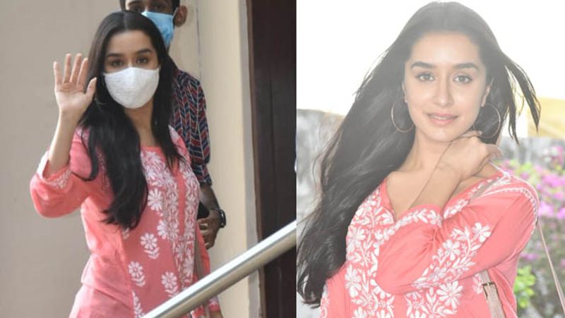 kareena kapoor spotted outside her apparment without makeup in this condition photos viral