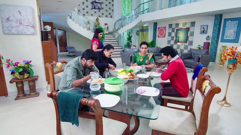 Karthik agrees to leave for America on Soundarya and deepa's request In todays karthika deepam serial episode