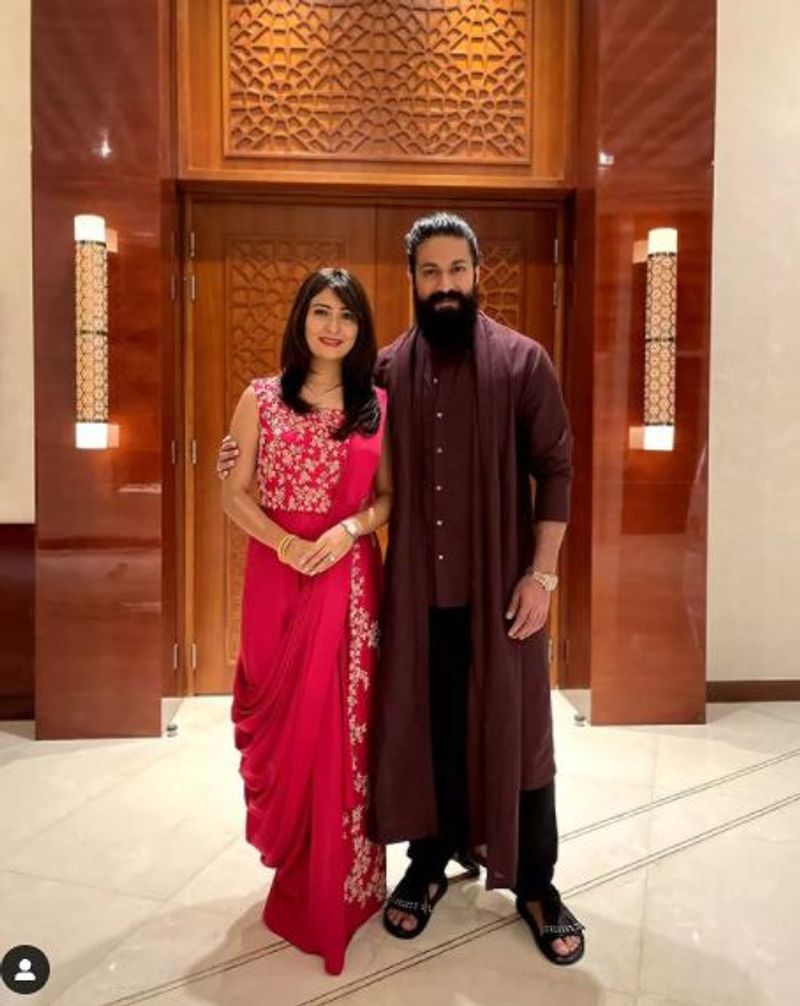 Kannada Yash and Radhika Pandit looks stylish in Dubai vacation vcs