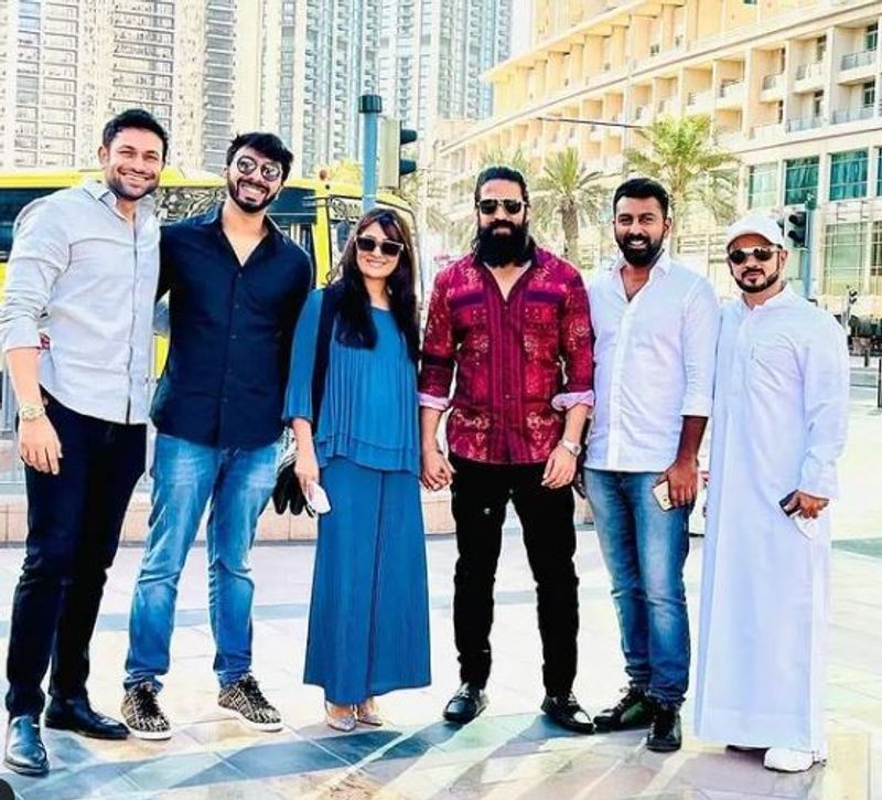 Kannada Yash and Radhika Pandit looks stylish in Dubai vacation vcs