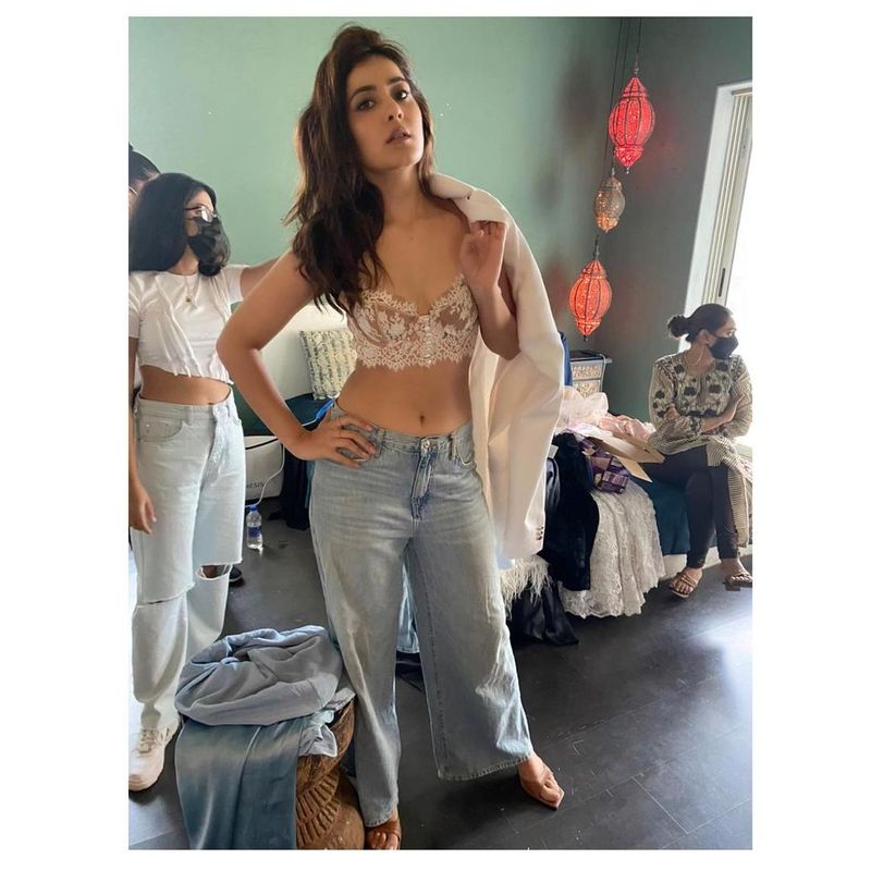 heroin raashi khanna shares private pics of her pre photo shoot