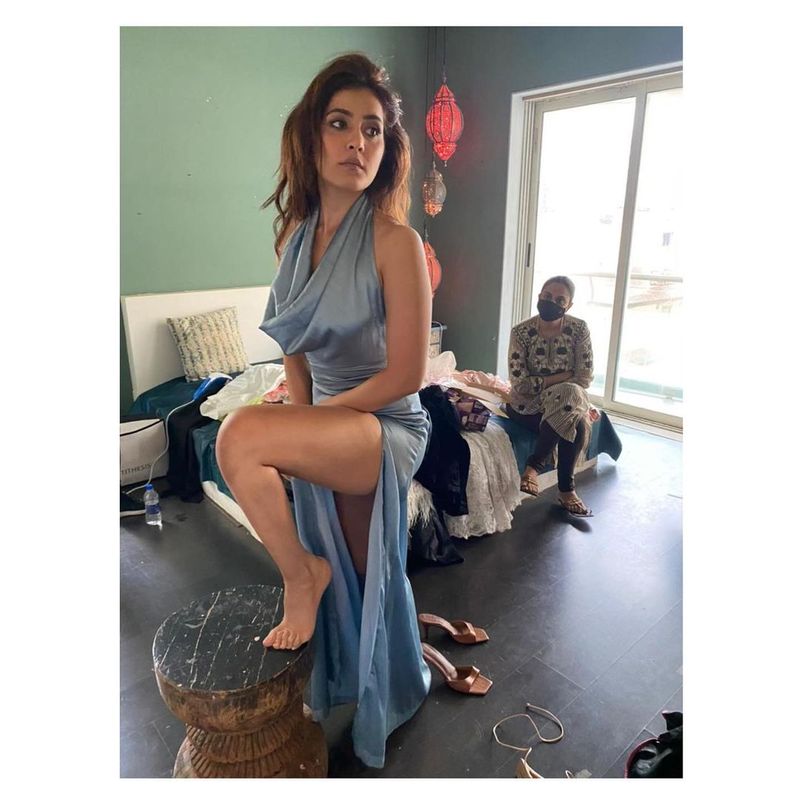 heroin raashi khanna shares private pics of her pre photo shoot