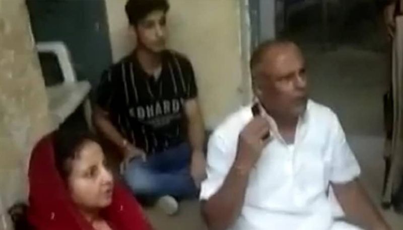 Rajasthan congress female MLA protest at police station along with her husband