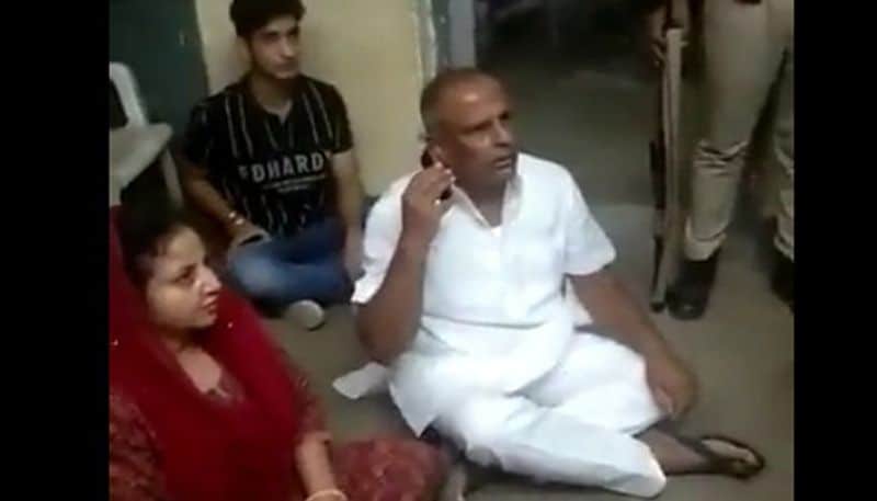 Rajasthan congress female MLA protest at police station along with her husband