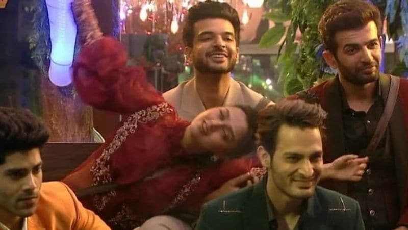 Bigg Boss 15, karan kundrra express his feelings to tejasswi prakash