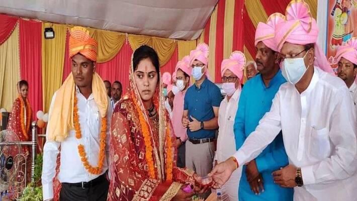 Uttar Pradesh Brother-in-law and sister-in-law got married in the Chief Minister's marriage scheme in Maharajganj Uttar Pradesh Brother-in-law and sister-in-law got married in the Chief Minister's marriage scheme in Maharajganj