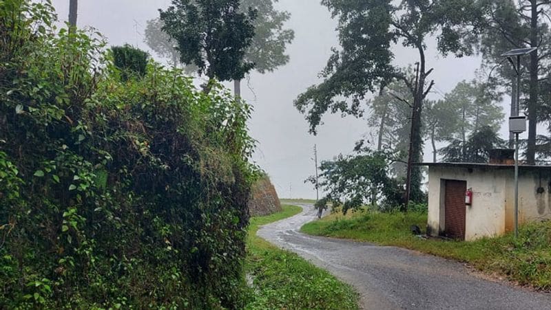 uttarakhand nainital 500 tourists from delhi up Bengal trapped in Koushani Area weather update in UK