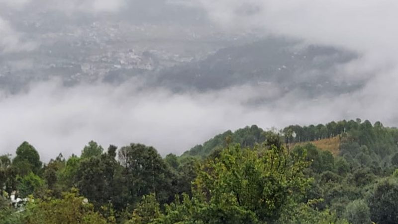 uttarakhand nainital 500 tourists from delhi up Bengal trapped in Koushani Area weather update in UK