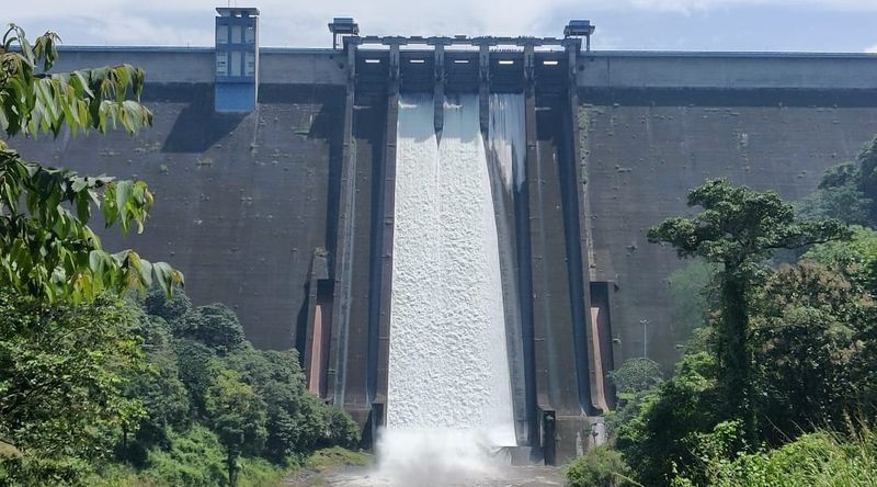 Two day heavy rain warning kerala dams open