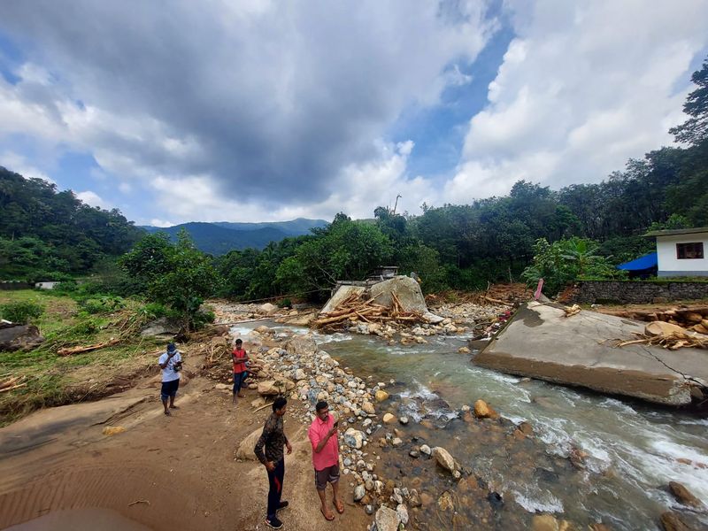 Two day heavy rain warning kerala dams open