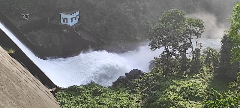 Two day heavy rain warning kerala dams open