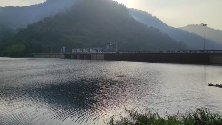 water level drops red alert on idukki dam withdrawn water level drops red alert on idukki dam withdrawn