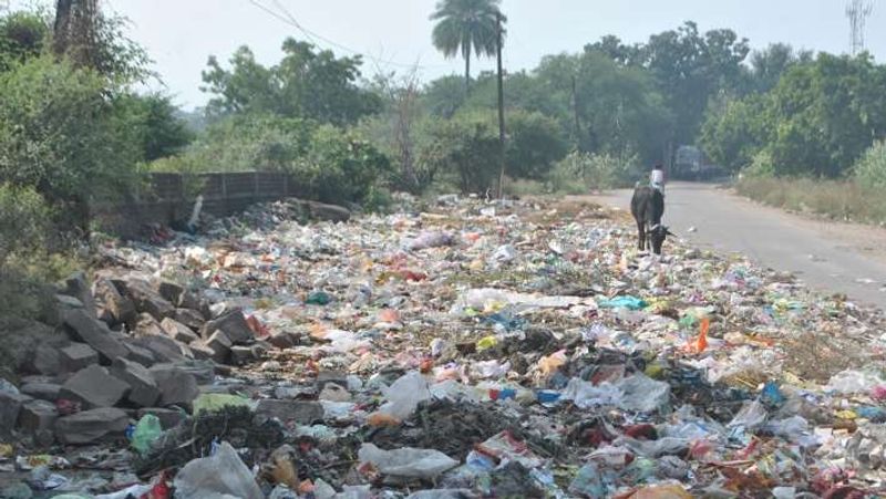 Gold coin worth Rs 8 lakh found in a garbage can in Tamil Nadu