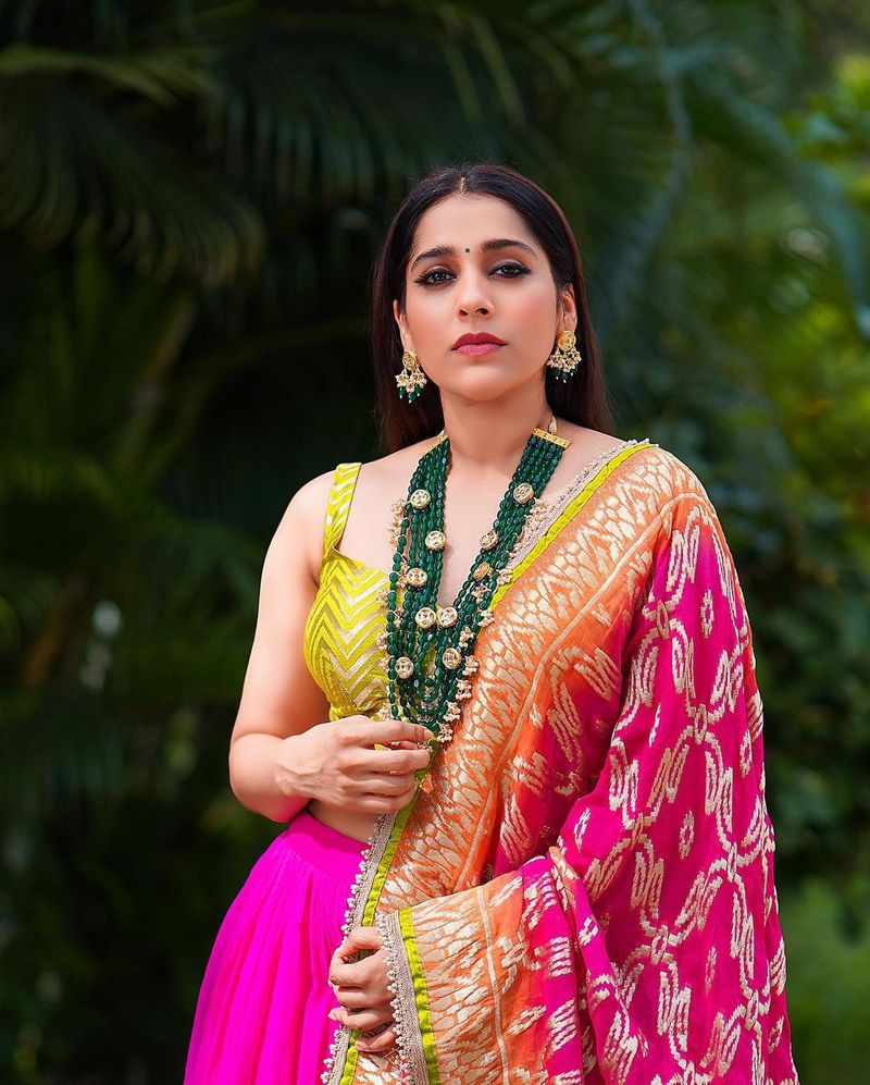 anchor rashmi mind blowing poses latest stunning photos shake internet