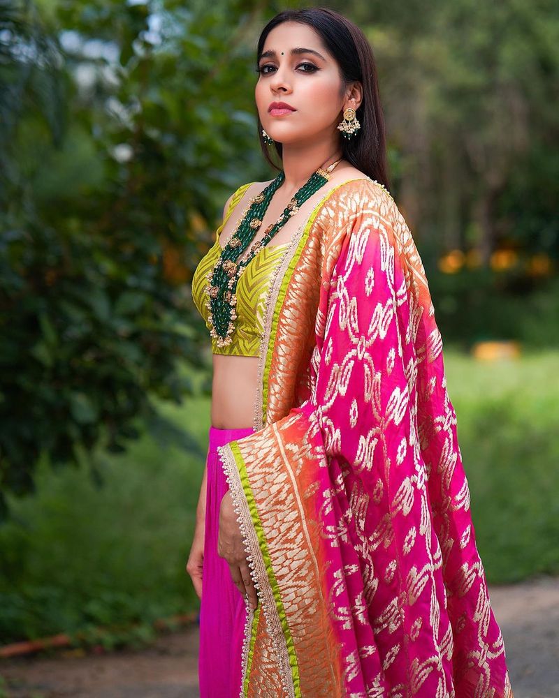 anchor rashmi mind blowing poses latest stunning photos shake internet