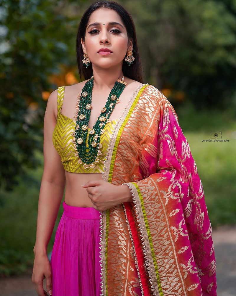 anchor rashmi mind blowing poses latest stunning photos shake internet