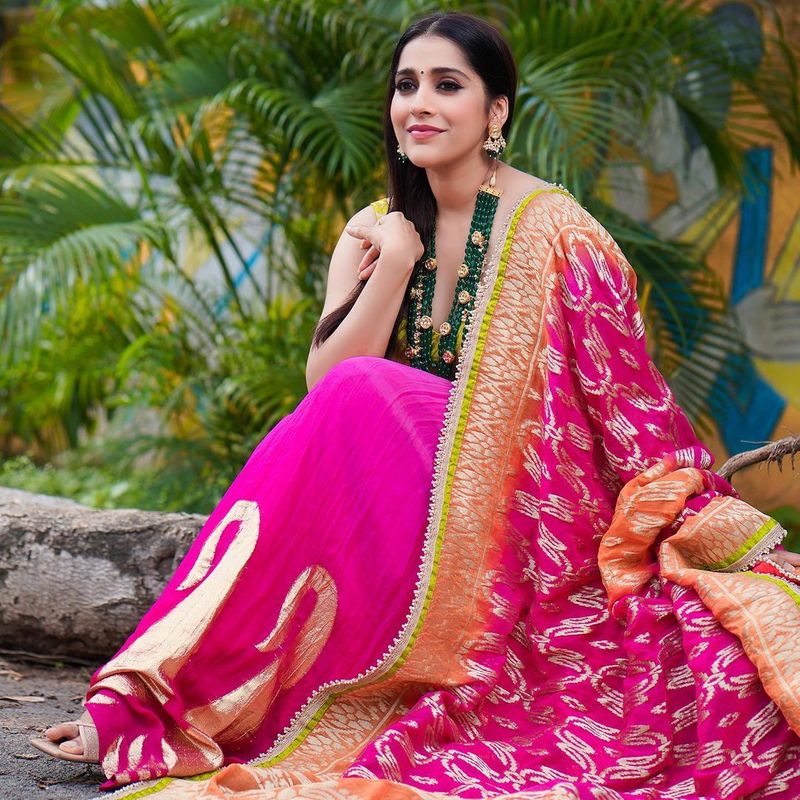 anchor rashmi mind blowing poses latest stunning photos shake internet