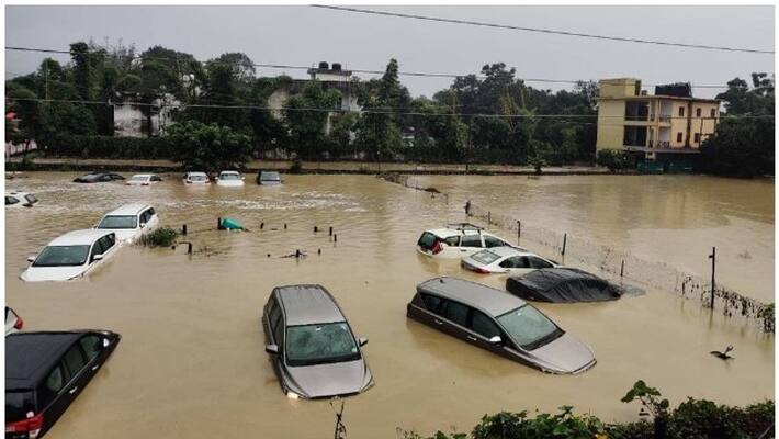 Families lost their homes due to floods by cloudburst at uttarakhand Families lost their homes due to floods by cloudburst at uttarakhand