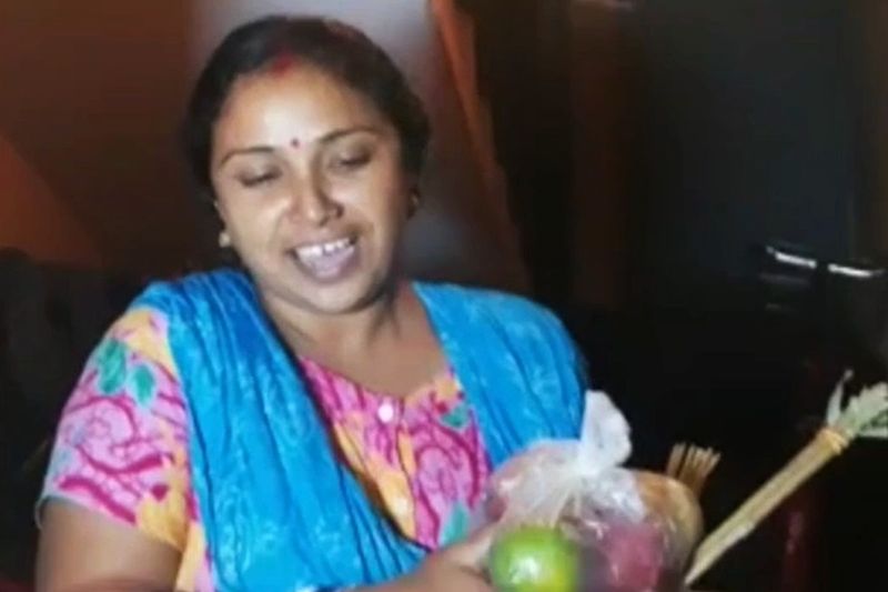 Bardhaman - Muslim neighbours gift Hindus Laxmi Puja samagri at Aludanga ALB