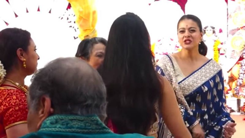 kajol and tanishaa mukerjee fight at durga puja for this reason, mother tanuja handle the situation