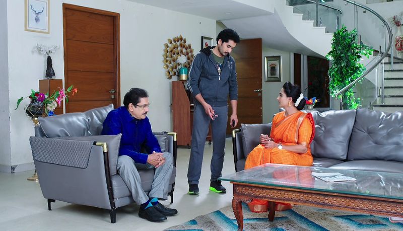 Hima shocking statements upset the family In todays karthika deepam serial episode